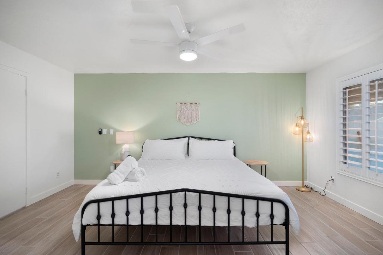 Large Pool With Diving Board, Remodeled 3Bdrm, Near State Farm Stdm And More! Пеория Екстериор снимка