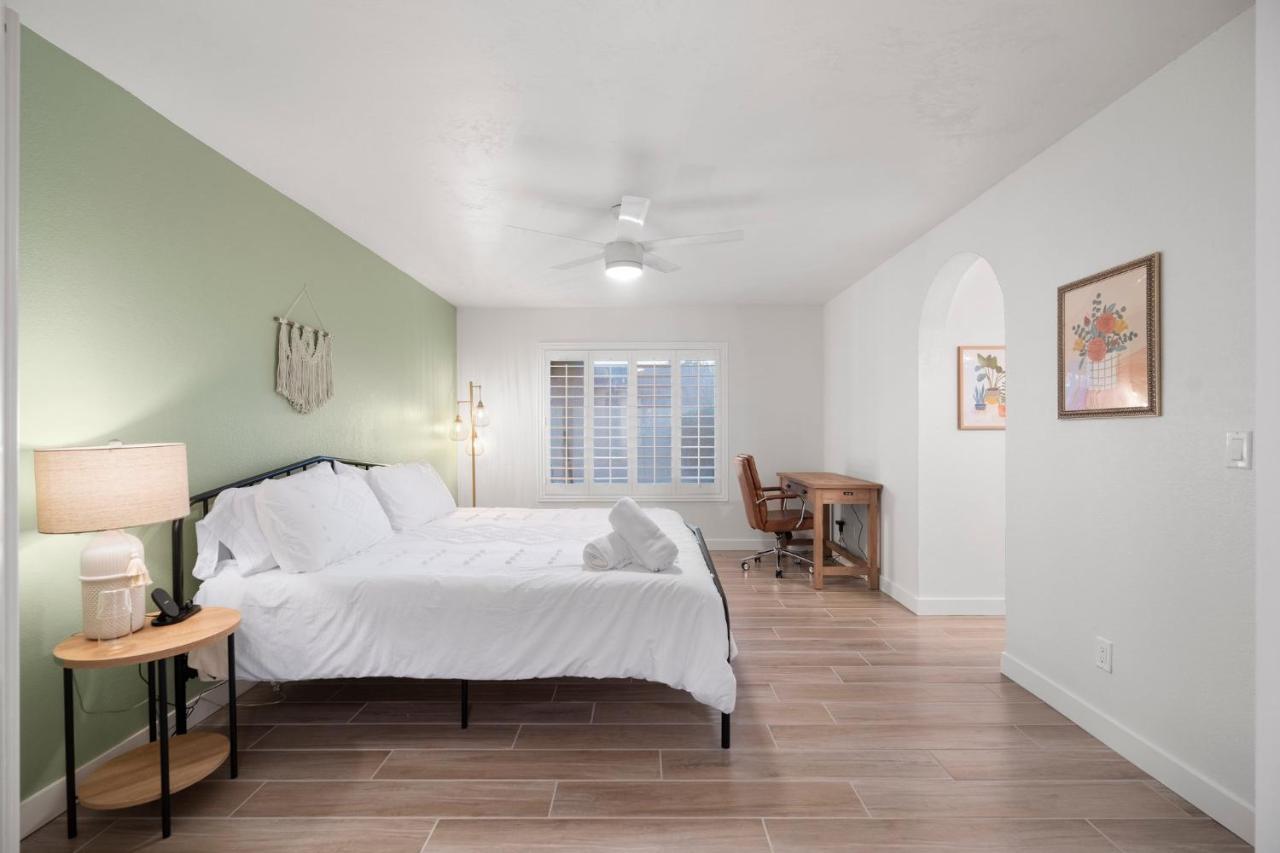 Large Pool With Diving Board, Remodeled 3Bdrm, Near State Farm Stdm And More! Пеория Екстериор снимка