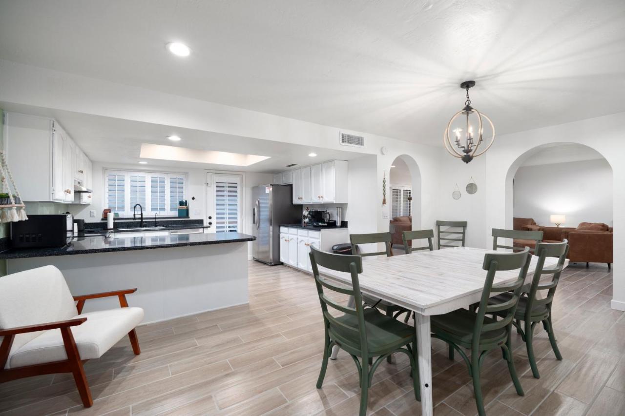 Large Pool With Diving Board, Remodeled 3Bdrm, Near State Farm Stdm And More! Пеория Екстериор снимка