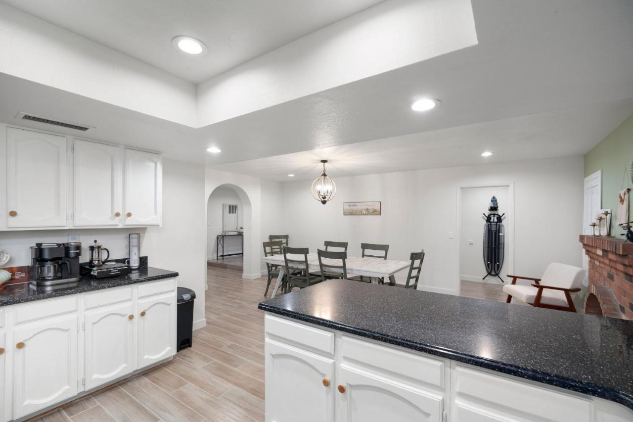 Large Pool With Diving Board, Remodeled 3Bdrm, Near State Farm Stdm And More! Пеория Екстериор снимка