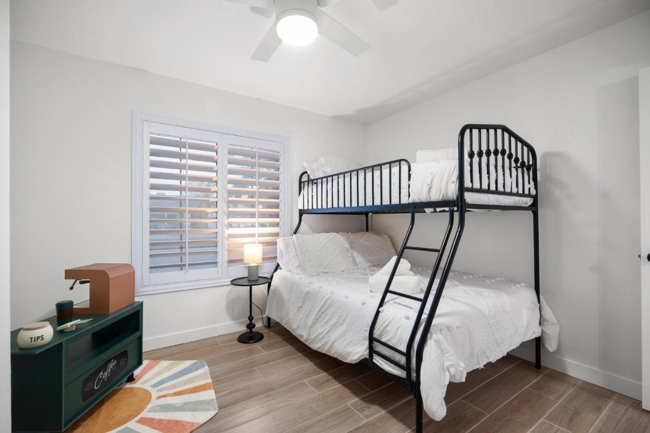 Large Pool With Diving Board, Remodeled 3Bdrm, Near State Farm Stdm And More! Пеория Екстериор снимка