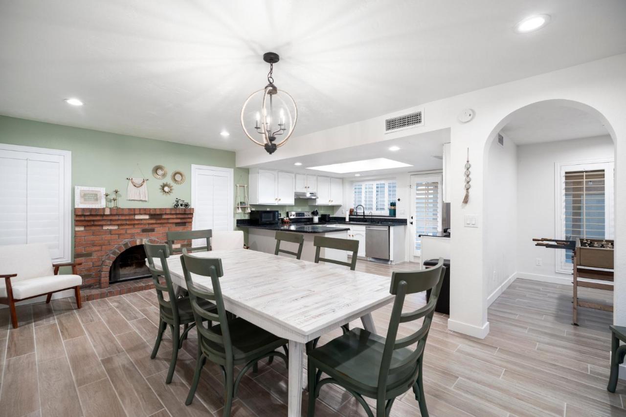 Large Pool With Diving Board, Remodeled 3Bdrm, Near State Farm Stdm And More! Пеория Екстериор снимка